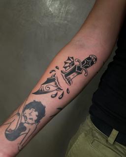 Traditional broken dagger tattoo by @antzas.ttt