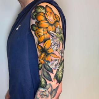 Color realism floral sleeve tattoo by @al_xlatattoos