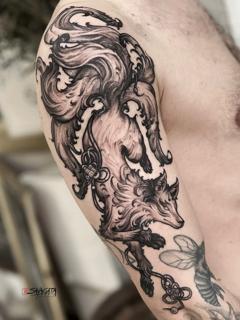 Blackwork ornate kitsune tattoo by @_annuk_