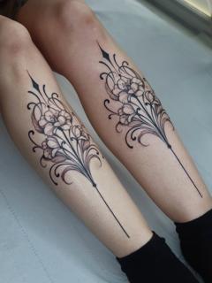 Ornamental blackwork ornamental flowers tattoo by @ariannamcgradytattoo