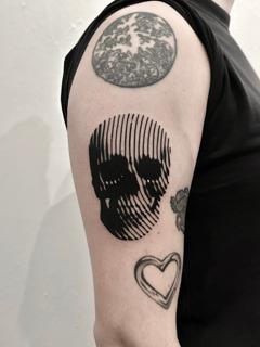 Blackwork linework skull tattoo by @beirxtt