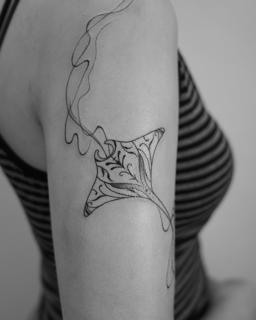 Fine line ornamental manta ray tattoo by @kwom.tattoos