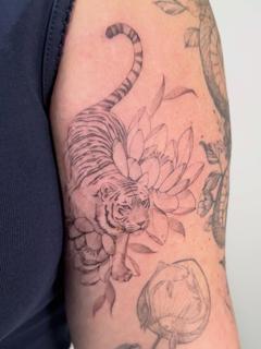 Fine line tiger with flowers tattoo by @brittbeale