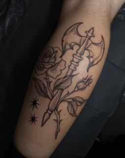 Linework axe and rose tattoo by @creepycrawlertattoo