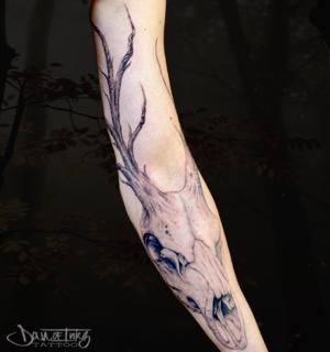 Illustrative deer skull branches tattoo by @dan.of.inkz
