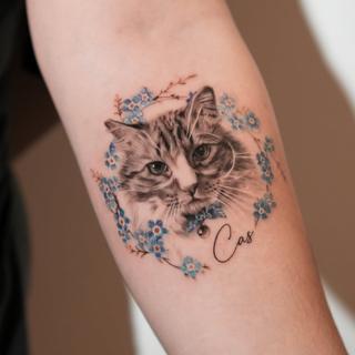 Realism floral cat portrait tattoo by @daria_inkaholic