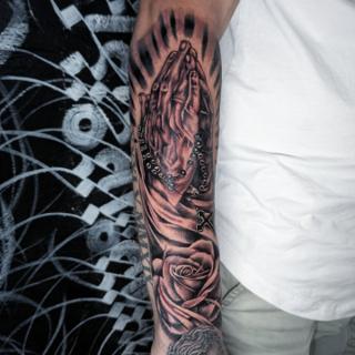 Realism praying hands rose tattoo by @truelinestattoo