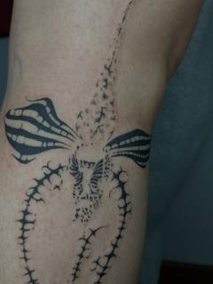 Dotwork abstract stingray tattoo by @psari_clown_tattoo