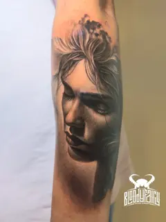 Realism woman portrait tattoo by @dostattoo_marios