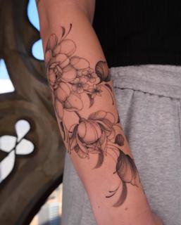 Blackwork floral bouquet tattoo by @bethcribbintattoo