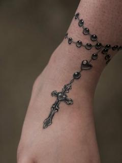 Realism rosary cross tattoo by @ellecartelle