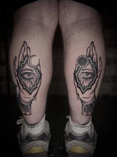 Blackwork eye in hand tattoo by @elliottlane
