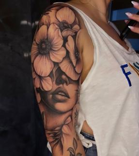 Realism floral woman tattoo by @erlindi_tattoo