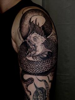 Blackwork snake and skull tattoo by @mo.rf_tattoo