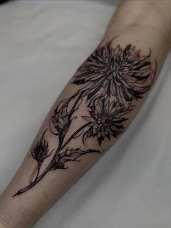 Fine line floral design tattoo by @mo.rf_tattoo