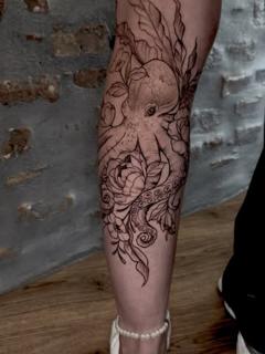 Linework floral octopus tattoo by @GiafkaTattoo33