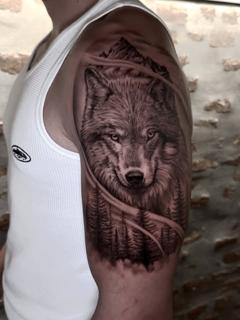Realism wolf portrait tattoo by @GiafkaTattoo33