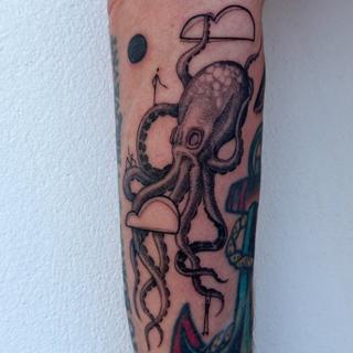 Dotwork geometric octopus tattoo by @void96_tattoo