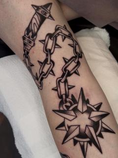 Blackwork spiked chain tattoo by @geeetattoos