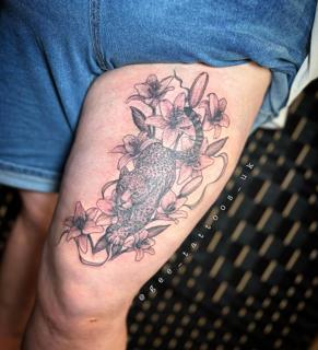 Fine line blackwork leopard lilies tattoo by @gee_tattoos_uk