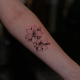 Fine line floral design tattoo by @vanya.tattoo