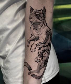 Dotwork cat and skull tattoo by @luvnroll