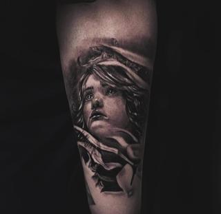 Realism woman portrait tattoo by @harris_confess_