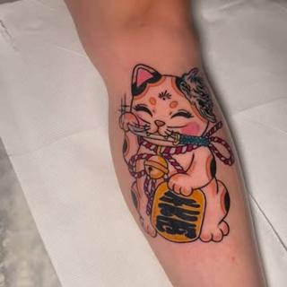 Traditional lucky cat tattoo by @ziggi_tattoos