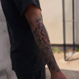 Blackwork geometric pattern tattoo by @jammersink