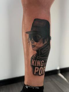 Realism king of pop portrait tattoo by @jess_dias_tattoos