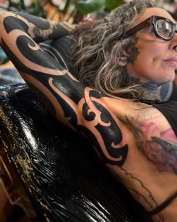 Tribal tribal pattern tattoo by @joharrison_tattoo