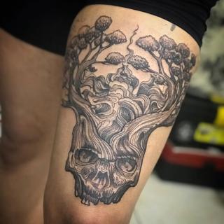 Illustrative tree skull tattoo by @ztattoofloripa