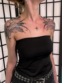 Blackwork floral design tattoo by @kalli_k_