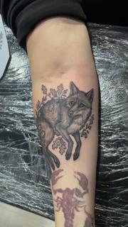 Illustrative woodland fox tattoo by @kaynemctattoos