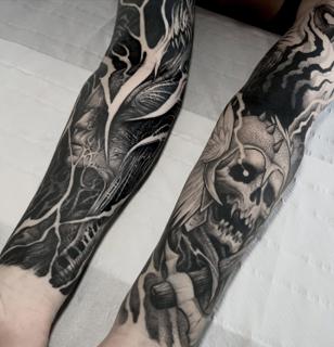 Blackwork skull warrior tattoo by @kinezos_qq