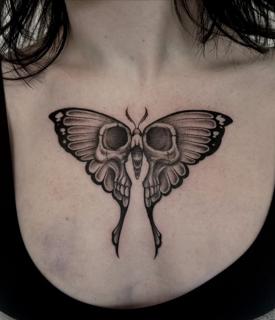 Blackwork skull butterfly tattoo by @kira_ludwig_tattoos