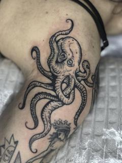 Blackwork octopus tattoo by @konna.aesthetics