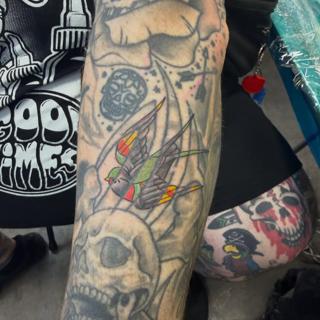 Traditional colorful bird tattoo by @lalhardy