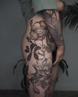 Realism floral design tattoo by @lionoflauratattoos