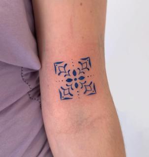 Ornamental ornamental pattern tattoo by @deyatatts