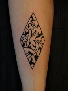 Blackwork abstract pattern tattoo by @fabrikatattooaesthetica