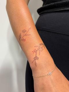 Fine line floral vine tattoo by @lucie.tattoo