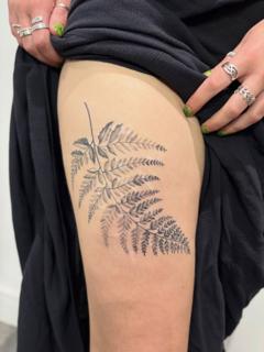 Fine line fern leaf tattoo by @lucie.tattoo