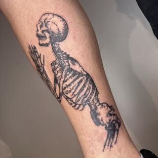 Blackwork praying skeleton tattoo by @mazira.tattoos