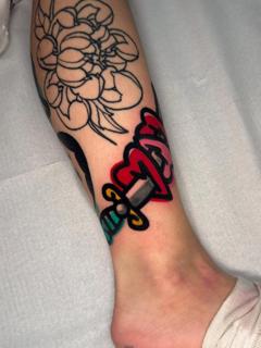 Traditional dagger heart tattoo by @darksumi_tattoo