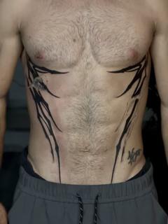 Blackwork abstract claws tattoo by @omnia_black_