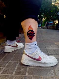 Illustrative flaming heart tattoo by @darksumi_tattoo
