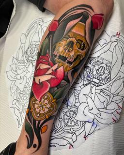Traditional skull and rose tattoo by @mvrktattoo