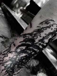 Blackwork abstract pattern tattoo by @matina_macabre_tatt