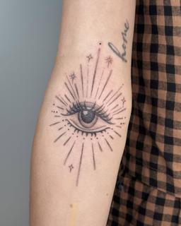 Fine line radiant eye tattoo by @meganbirdtattoo